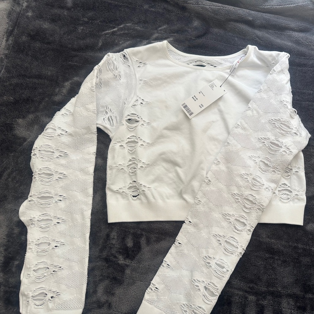 Cute Sexy Urban Outfitters White Long Sleeve Crop Top Size XL NWT - Picture 2 of 4